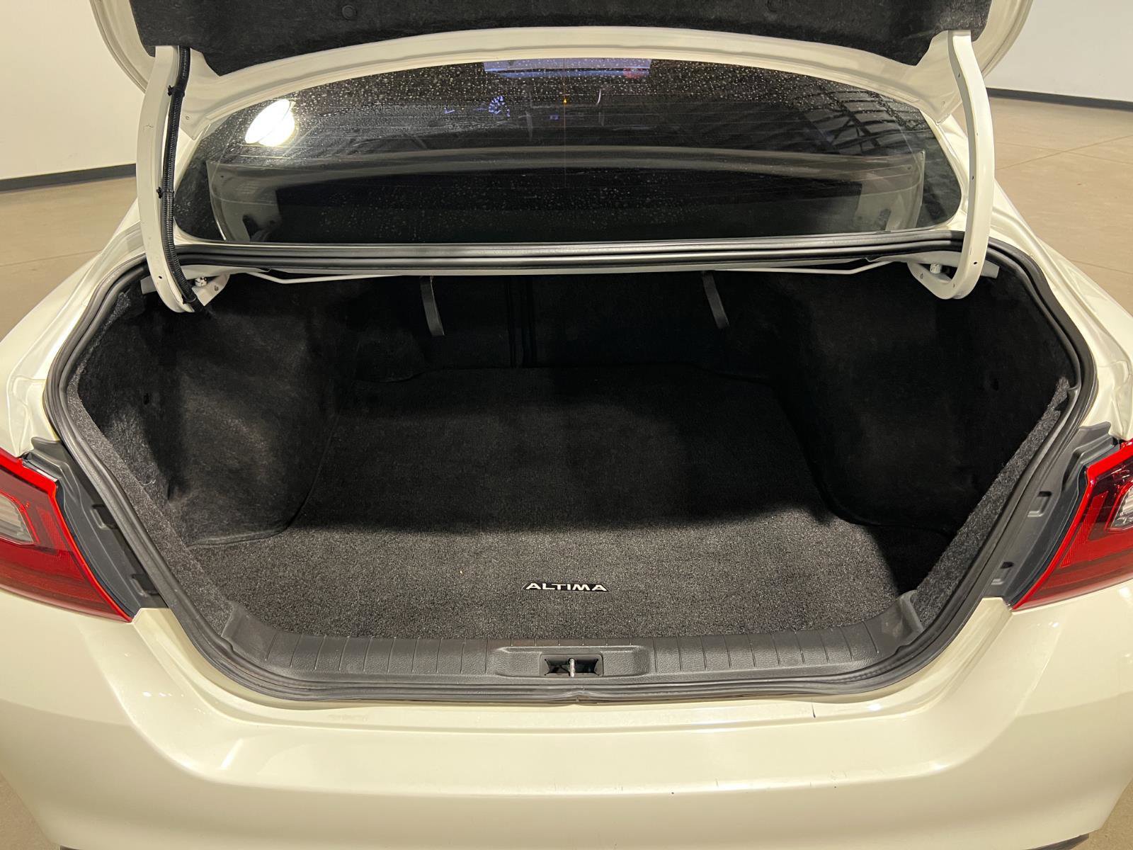 Used 2017 Nissan Altima 2.5 SR w/ LED Appearance Package image 31