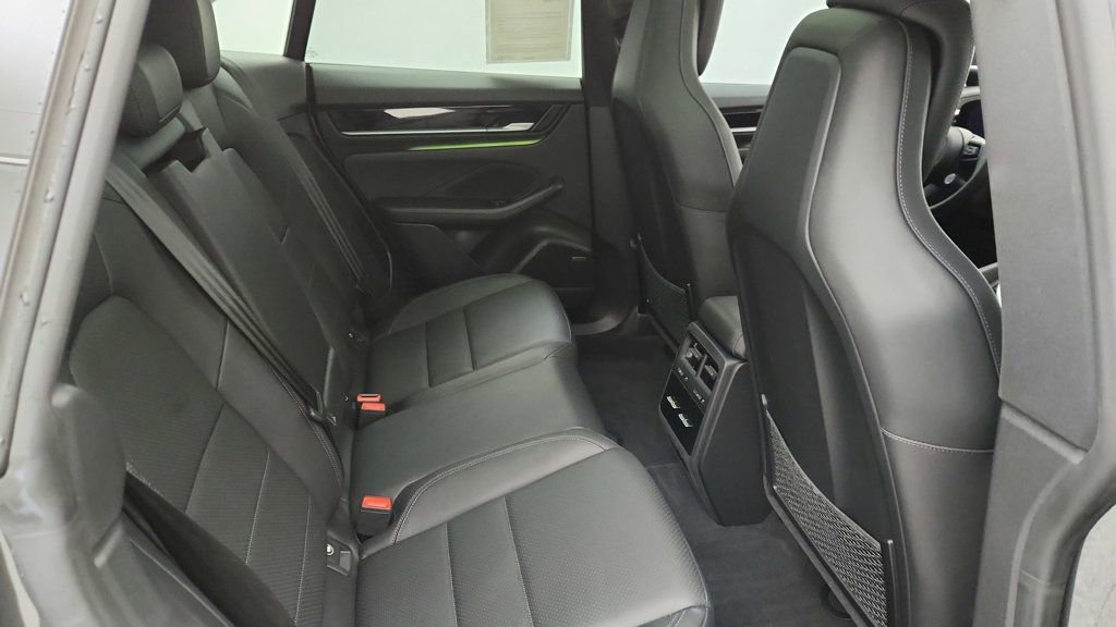 Used 2025 Porsche Macan Electric w/ Premium Package image 23