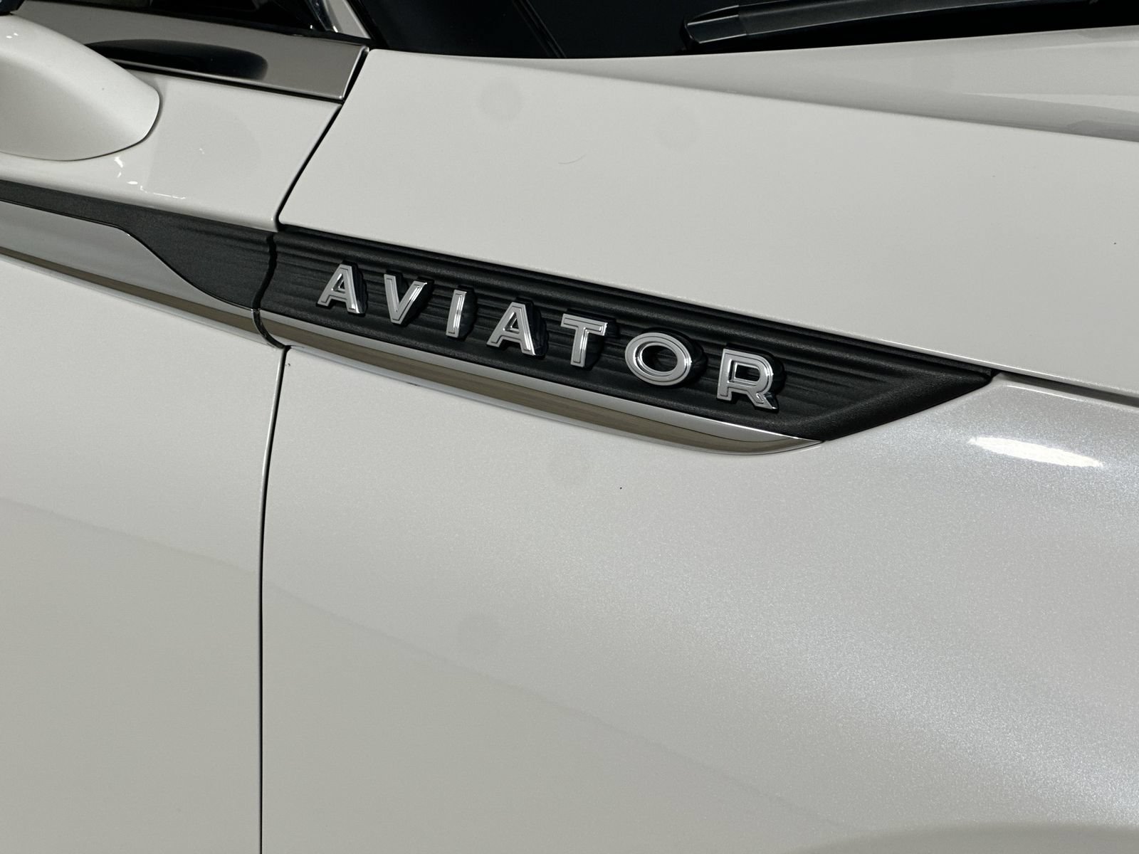 Used 2023 Lincoln Aviator Reserve w/ Equipment Group 201A AWD/4WD image 9