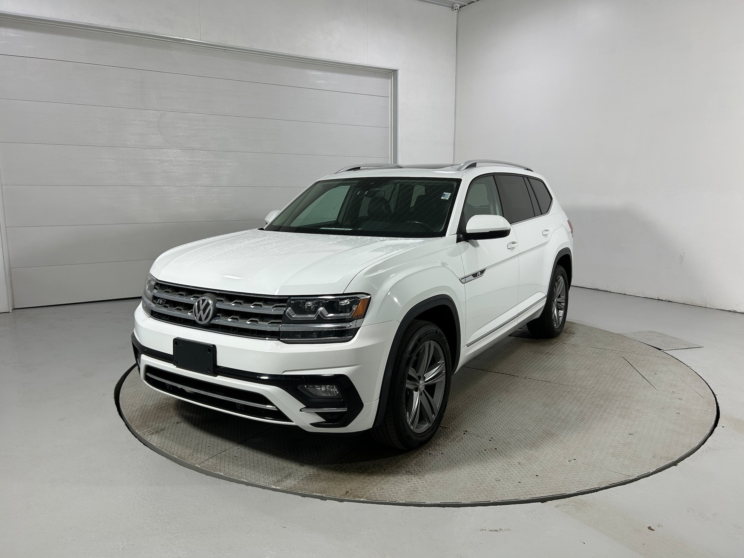 Used 2018 Volkswagen Atlas SEL w/ R-Line Package AWD/4WD image 19