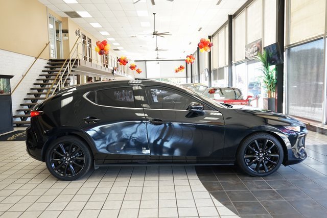 Used 2020 MAZDA MAZDA3 Hatchback w/ Premium Package image 17