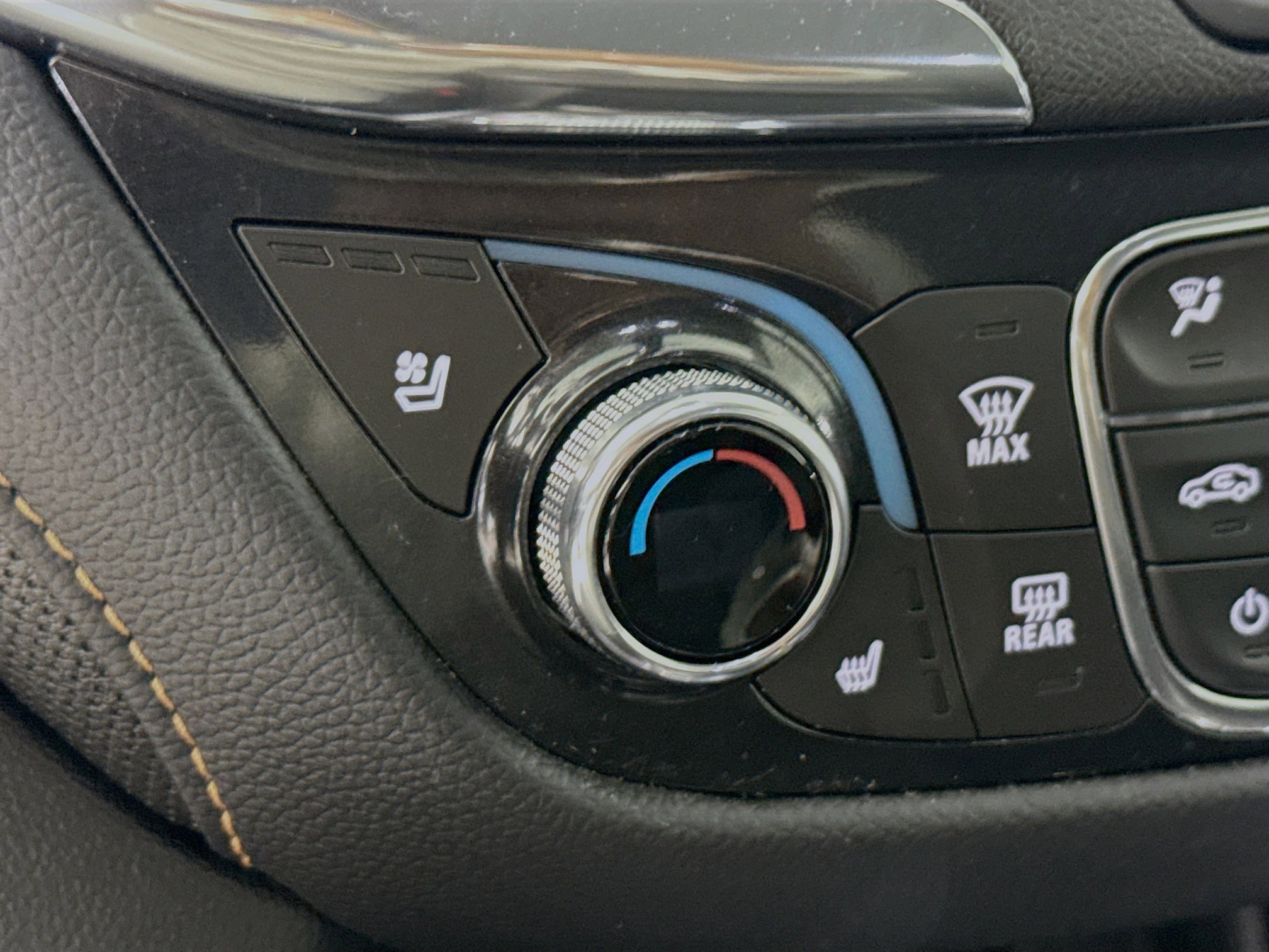 Used 2022 Chevrolet Equinox Premier image 24