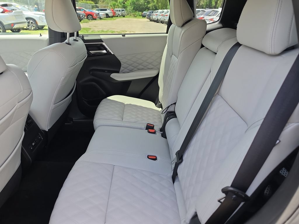 Used 2024 Mitsubishi Outlander SEL Black Edition FWD image 13