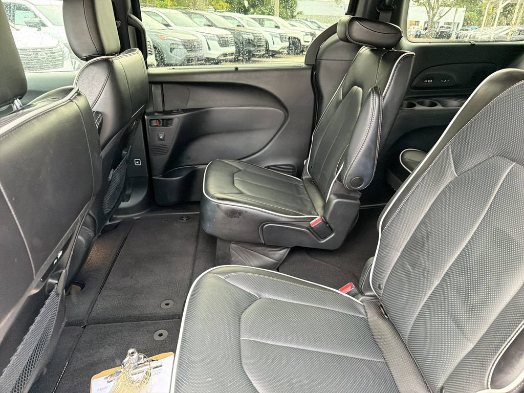 Used 2022 Chrysler Pacifica Limited w/ S Appearance Package FWD image 31