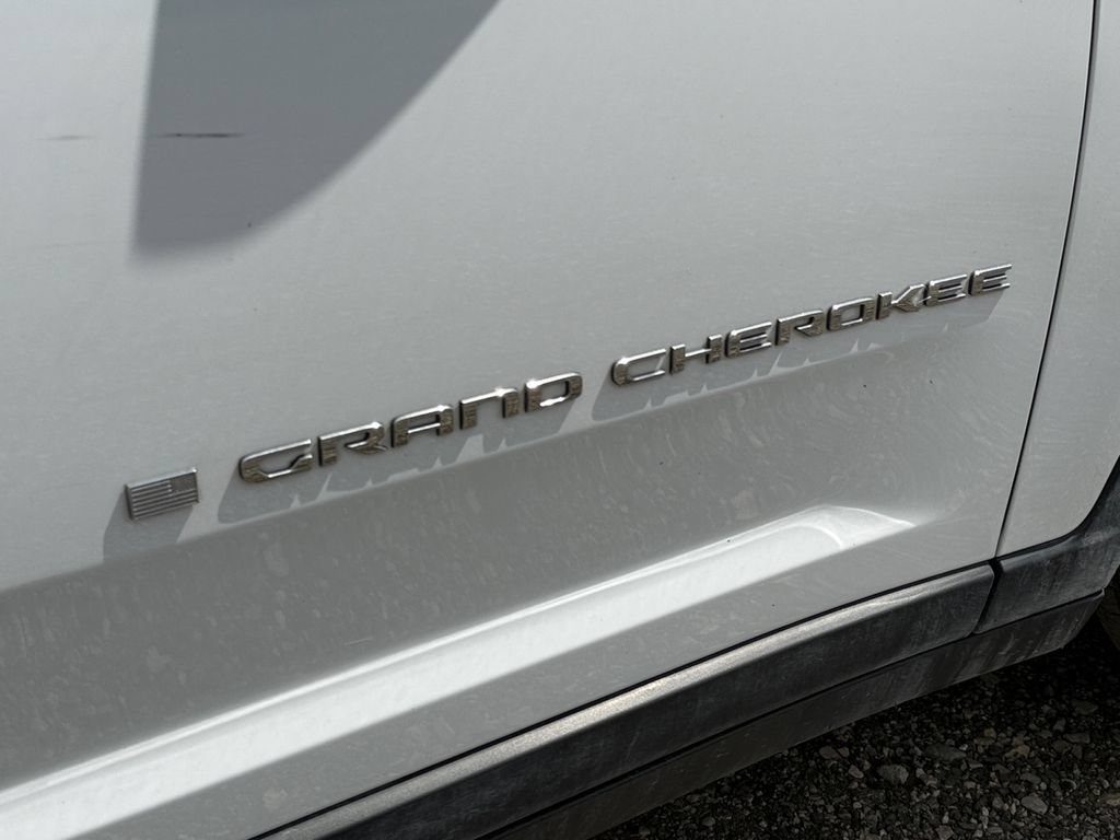 Used 2024 Jeep Grand Cherokee Laredo RWD image 46