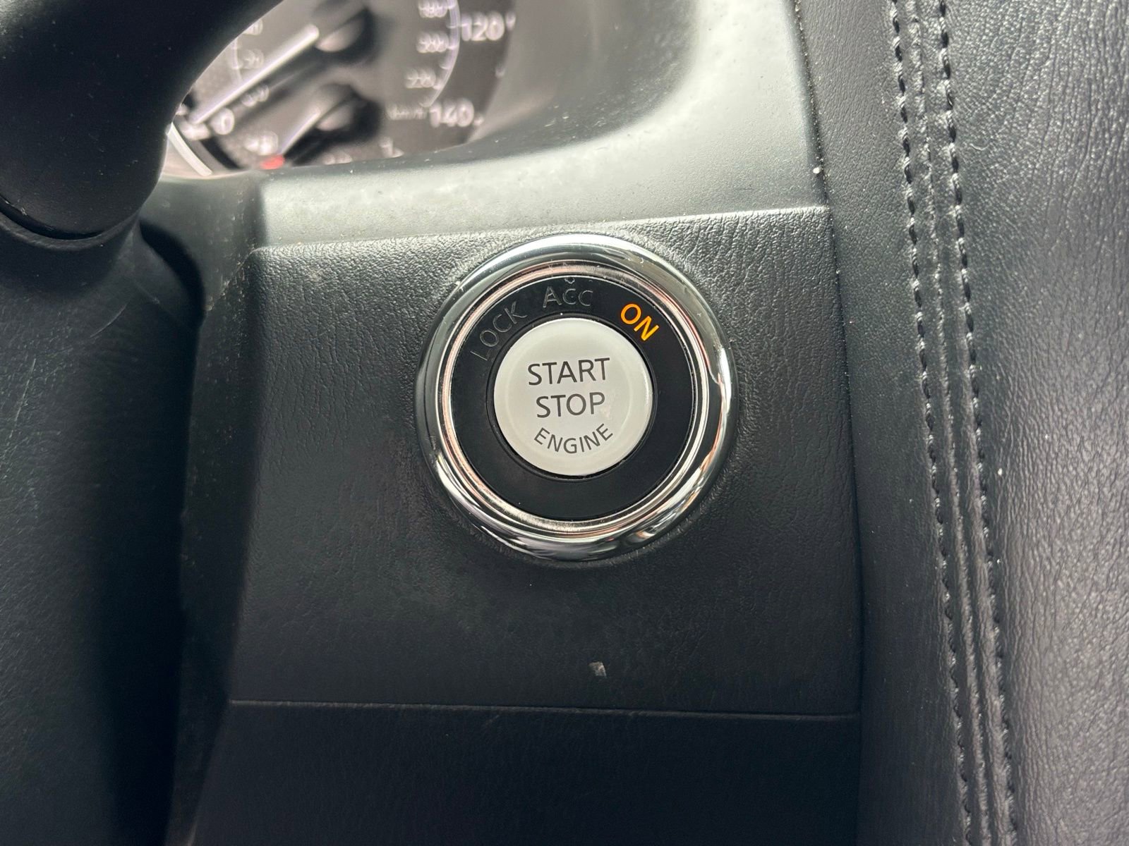 Used 2021 Nissan Armada SL w/ Captain's Chairs Package image 25