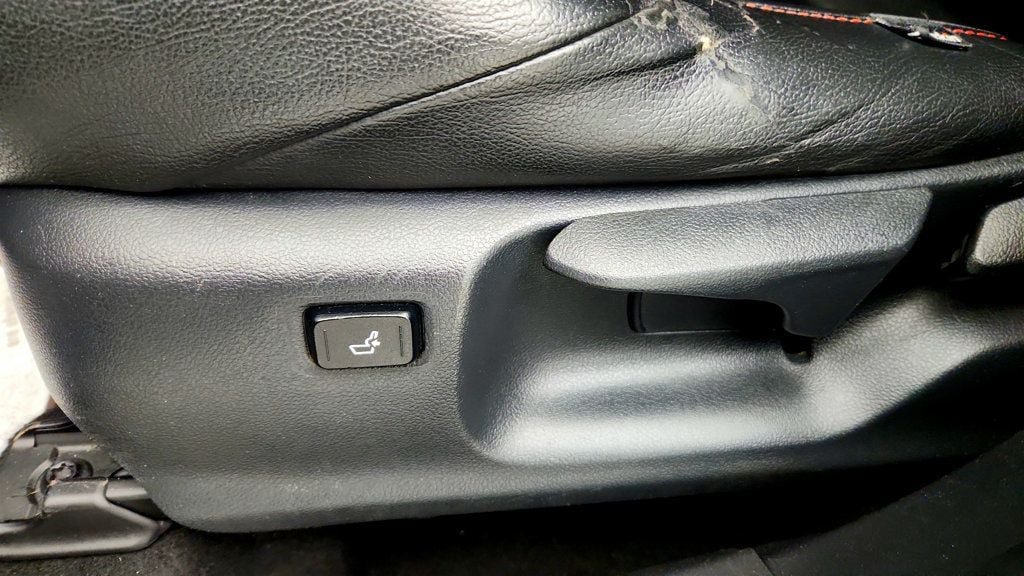 Used 2018 Toyota C-HR XLE FWD image 11