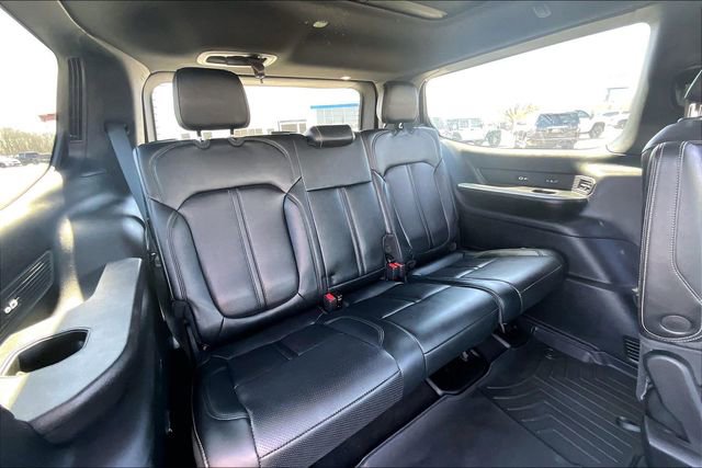 Used 2022 Jeep Wagoneer Series III AWD/4WD image 25