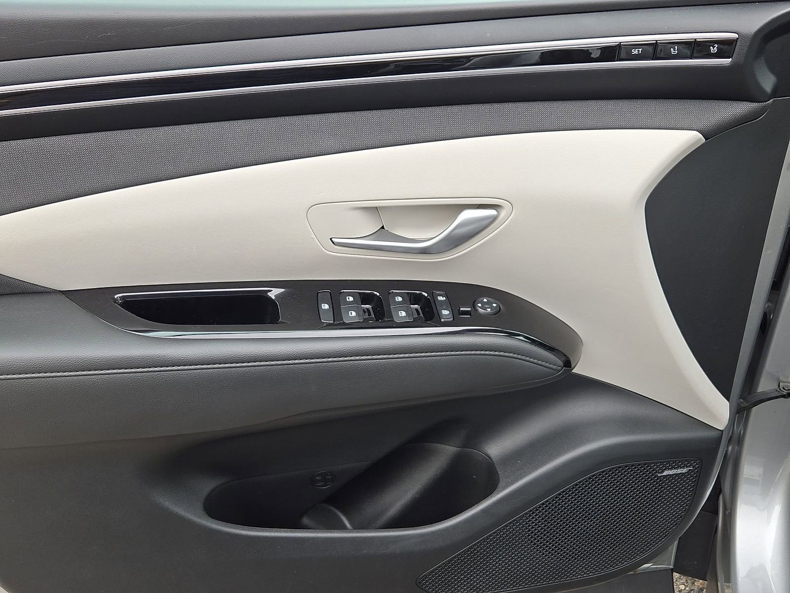 Certified 2023 Hyundai Tucson Limited AWD/4WD image 16
