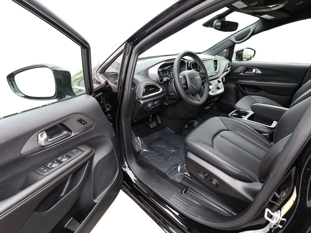 New 2026 Chrysler Pacifica Select w/ S Appearance Package AWD/4WD image 11