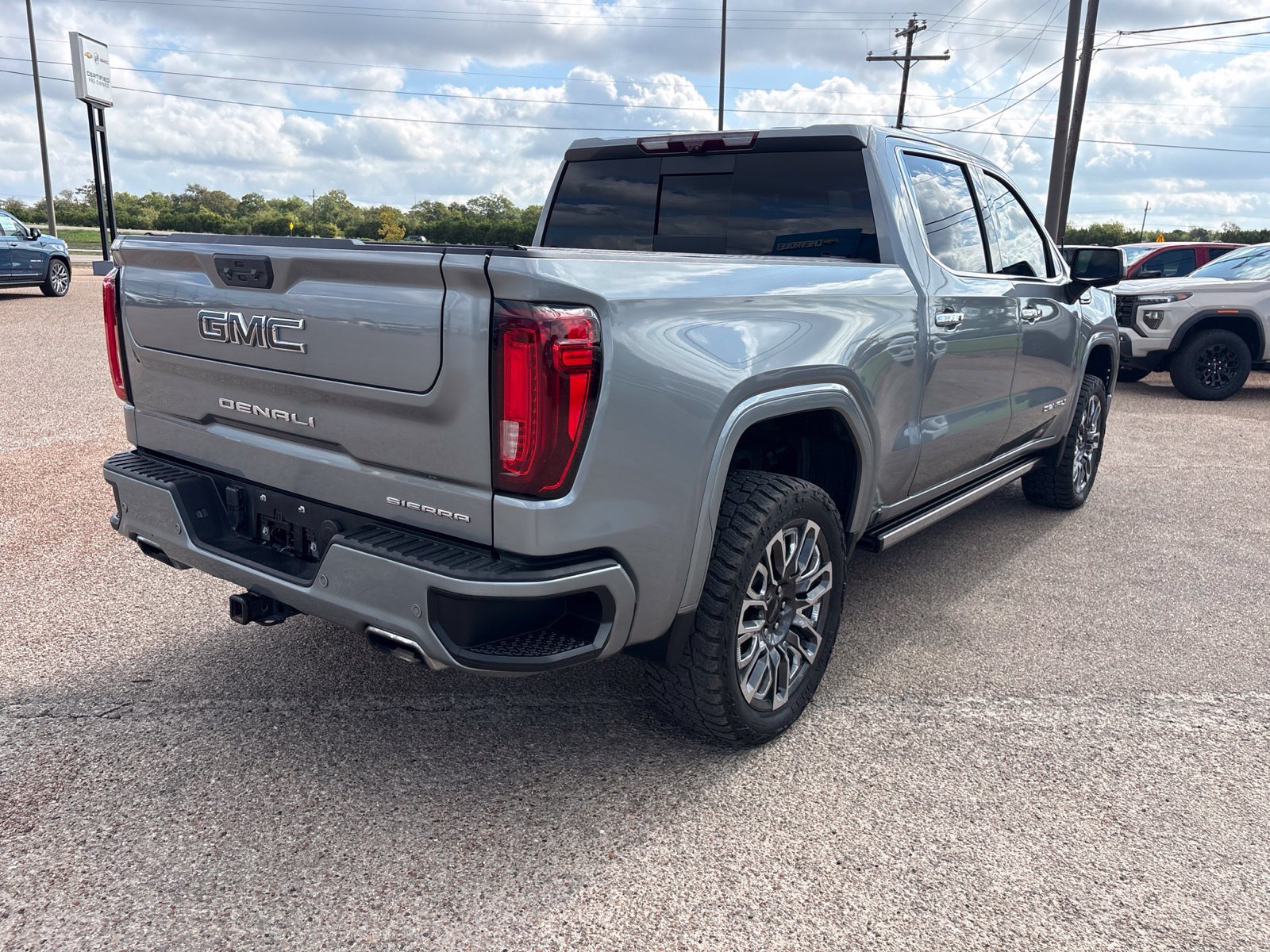 Used 2023 GMC Sierra 1500 Denali Ultimate AWD/4WD image 6
