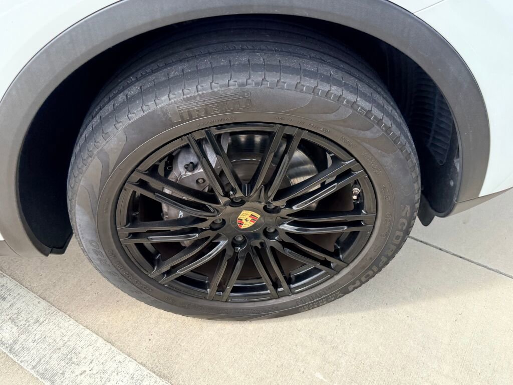 Used 2020 Porsche Cayenne image 14
