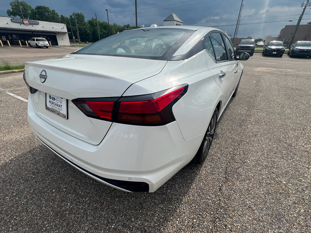 Used 2025 Nissan Altima 2.5 SV FWD image 9