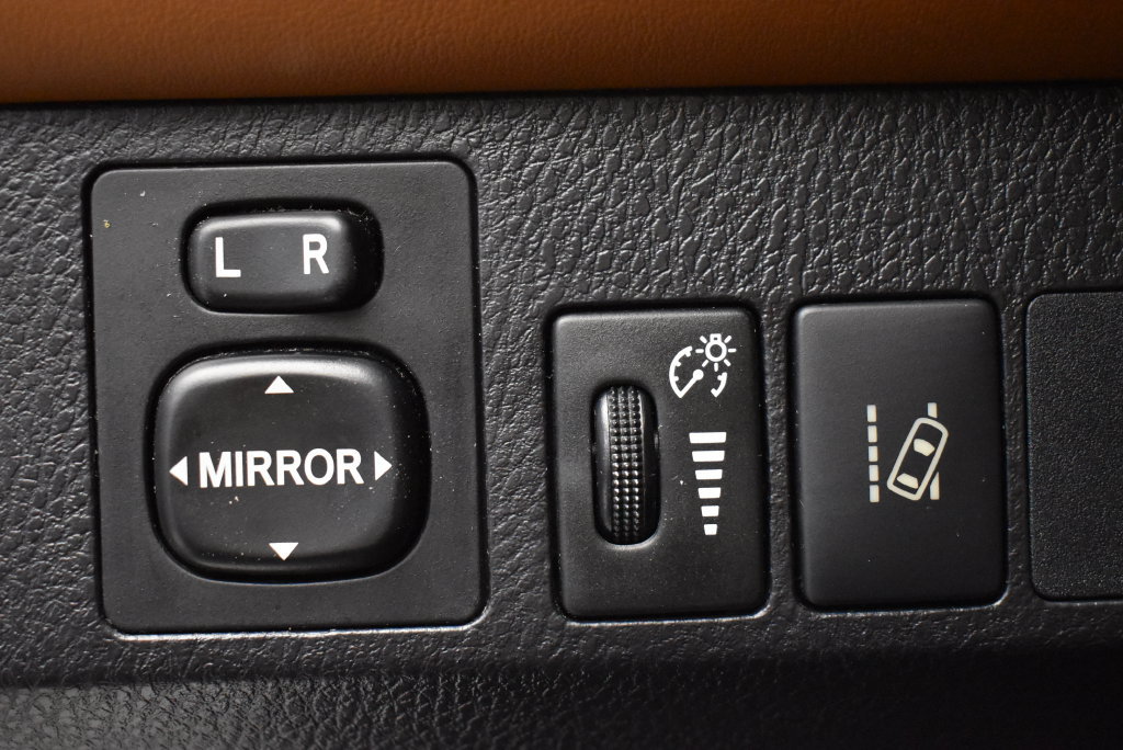 Used 2017 Toyota RAV4 Limited w/ Advanced Technology Package AWD/4WD image 19
