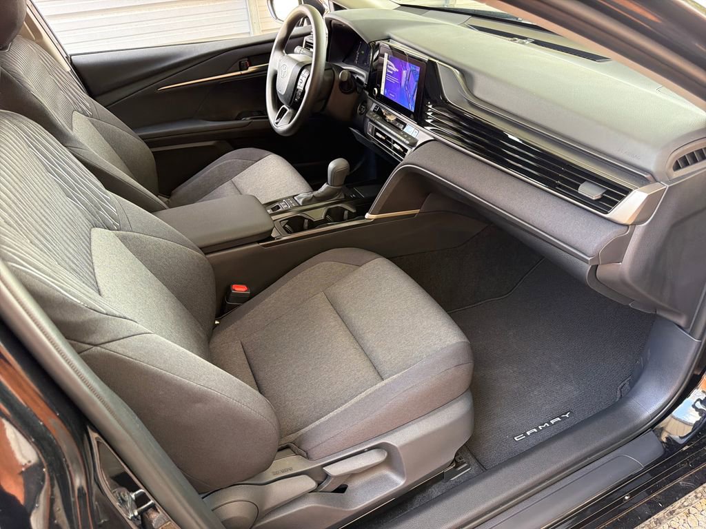 Used 2025 Toyota Camry LE w/ Convenience Package image 27