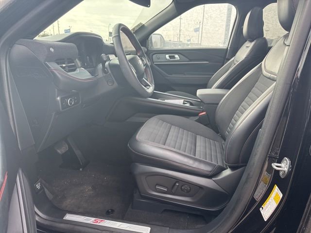 Used 2025 Ford Explorer ST-Line w/ Premium Package image 2