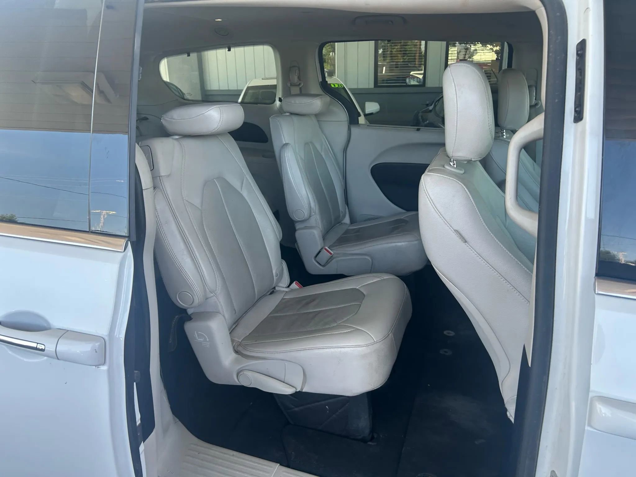 Used 2021 Chrysler Pacifica Touring-L image 5