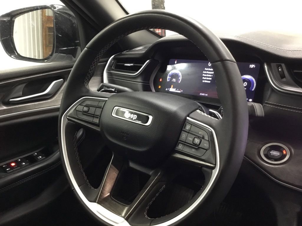 Used 2024 Jeep Grand Cherokee Limited image 42