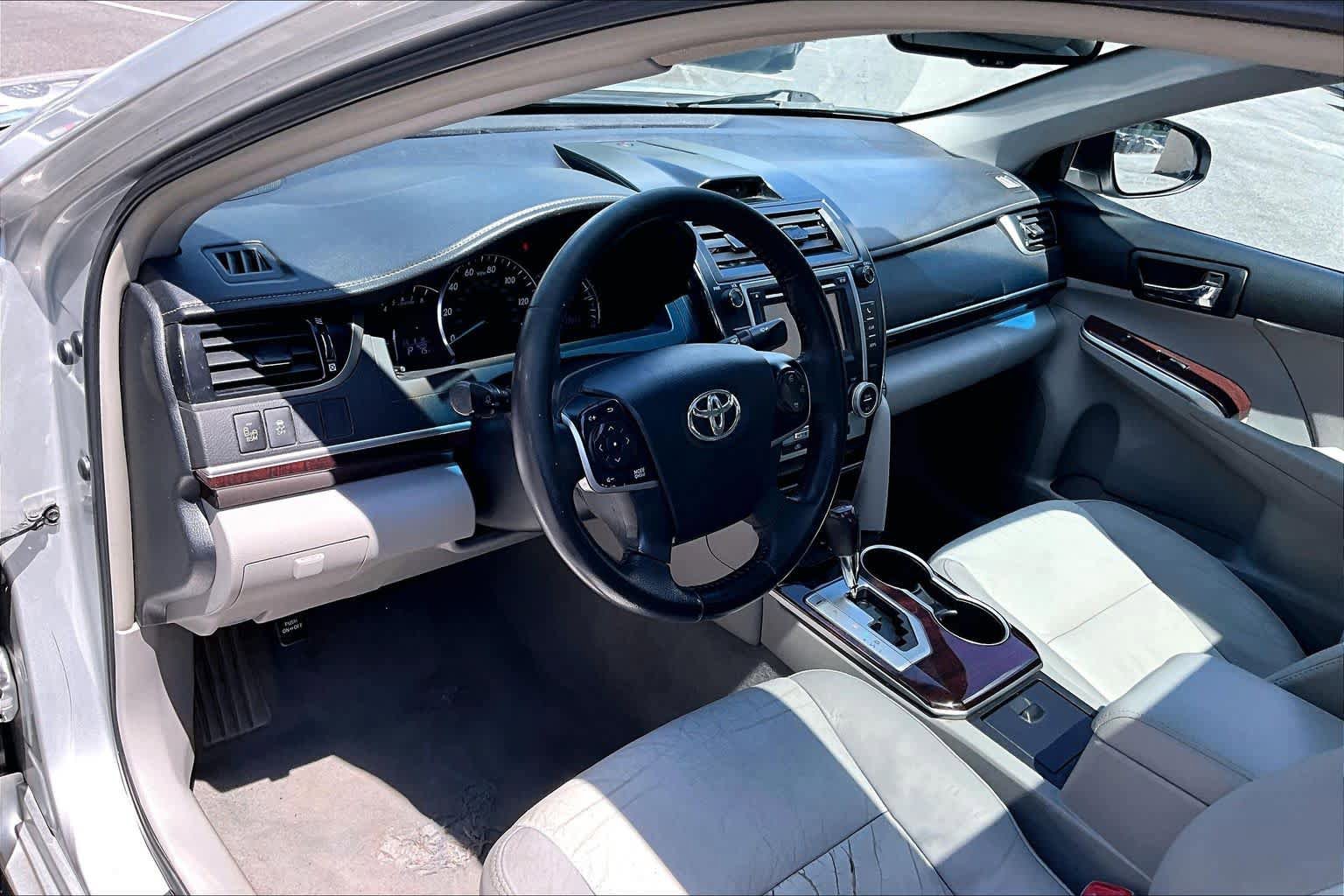 Used 2012 Toyota Camry XLE w/ Leather Pkg FWD image 18