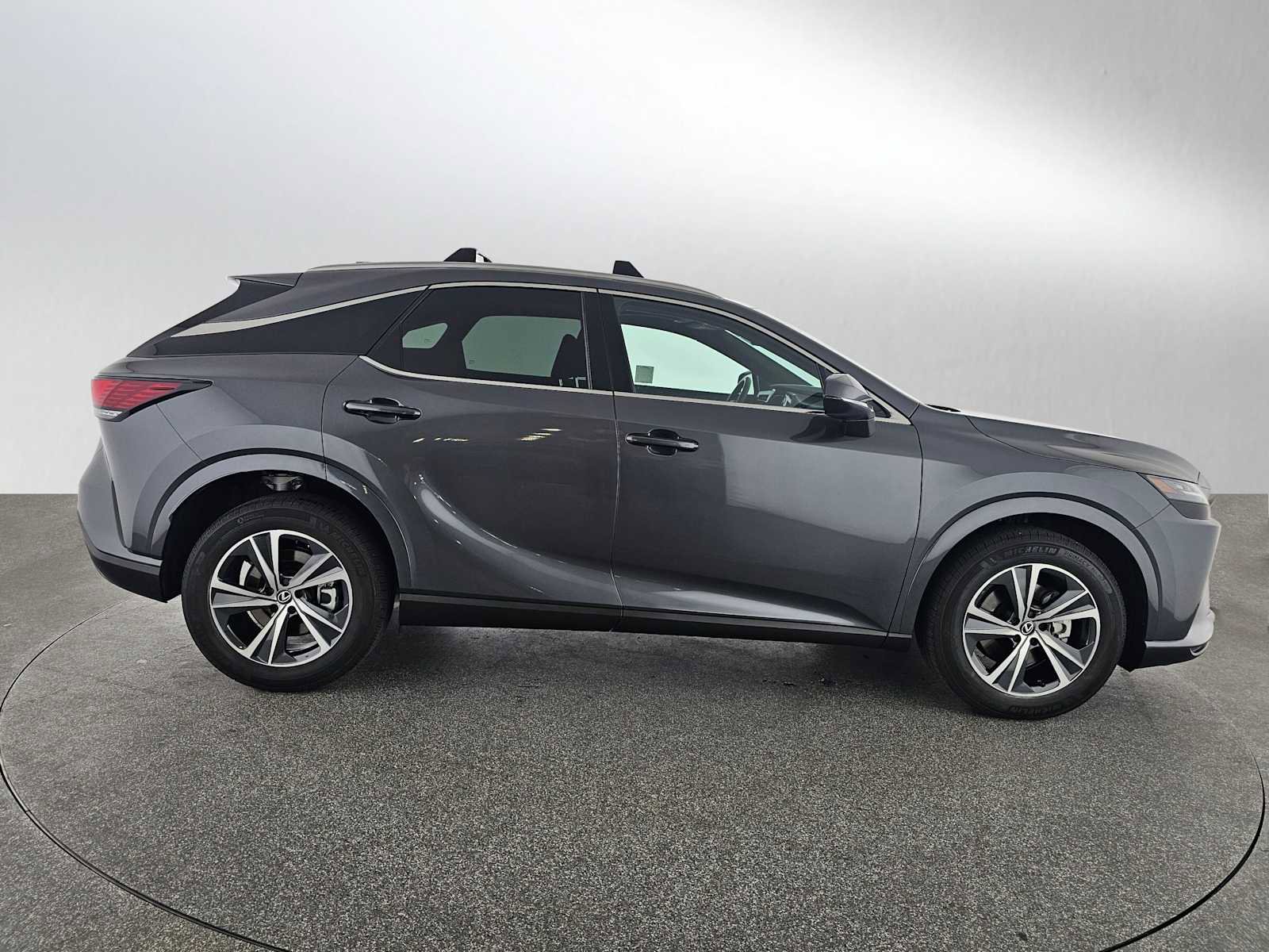 Used 2025 Lexus RX 350 FWD w/ Technology Package image 2