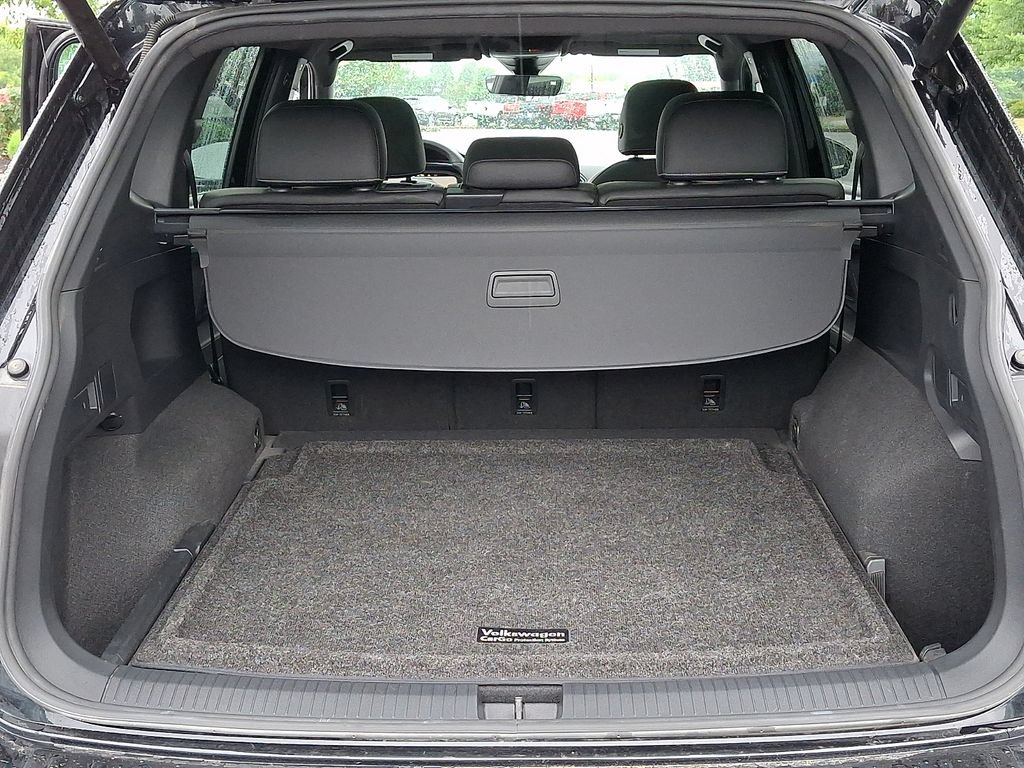 Used 2023 Volkswagen Tiguan SEL R-Line AWD/4WD image 32