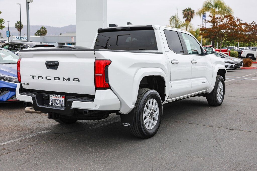 Certified 2024 Toyota Tacoma SR5 AWD/4WD image 24