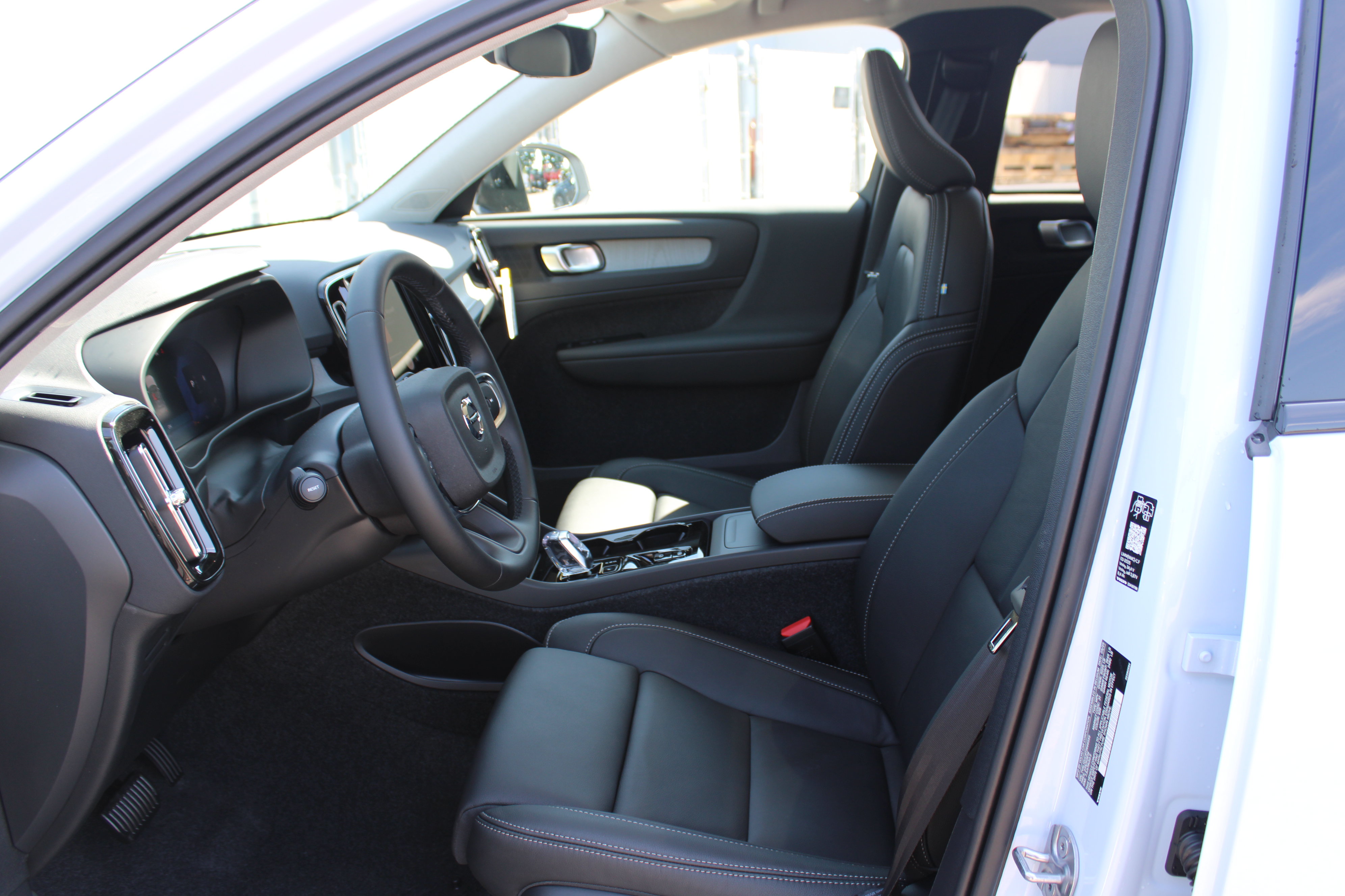 Used 2026 Volvo XC40 B5 Plus w/ Protection Package Premier AWD/4WD image 9