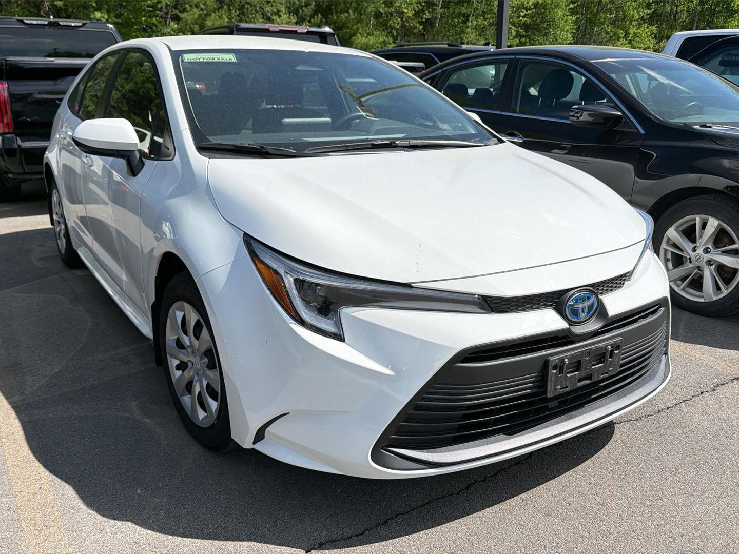 Used 2025 Toyota Corolla LE FWD image 3