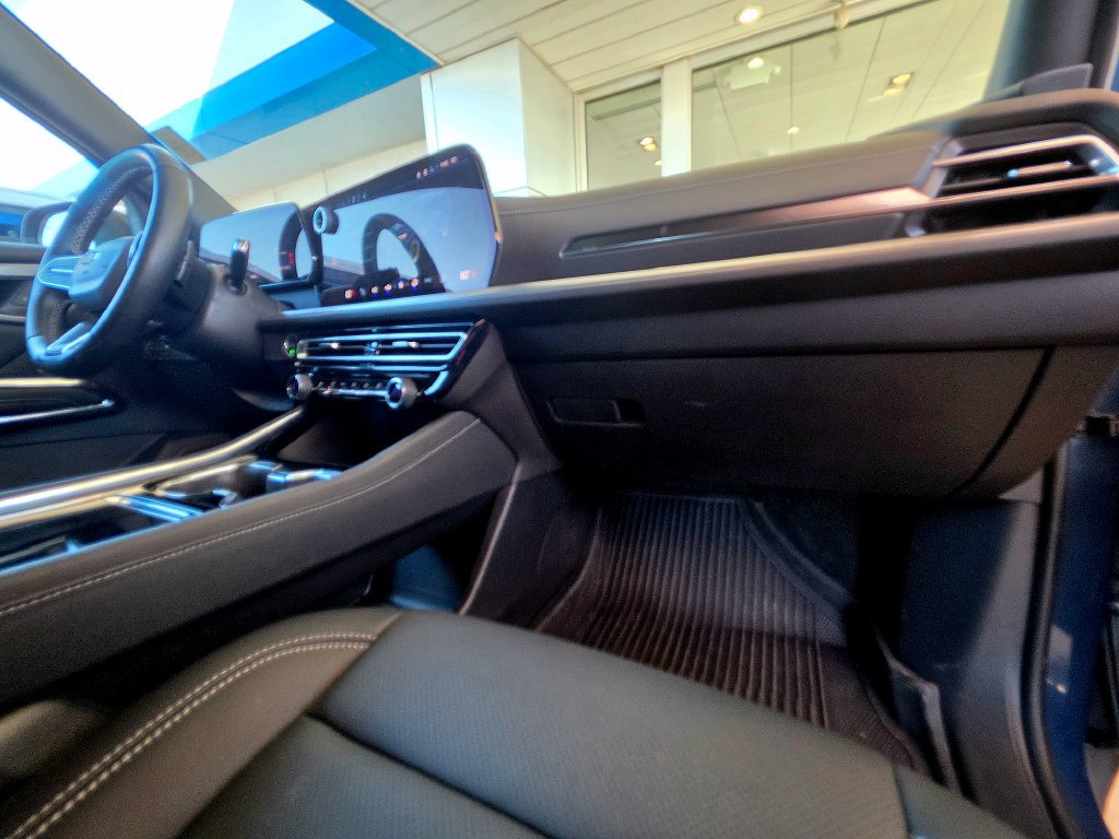 Used 2024 Chevrolet Traverse LT w/ LPO, Floor Liner Package AWD/4WD image 74