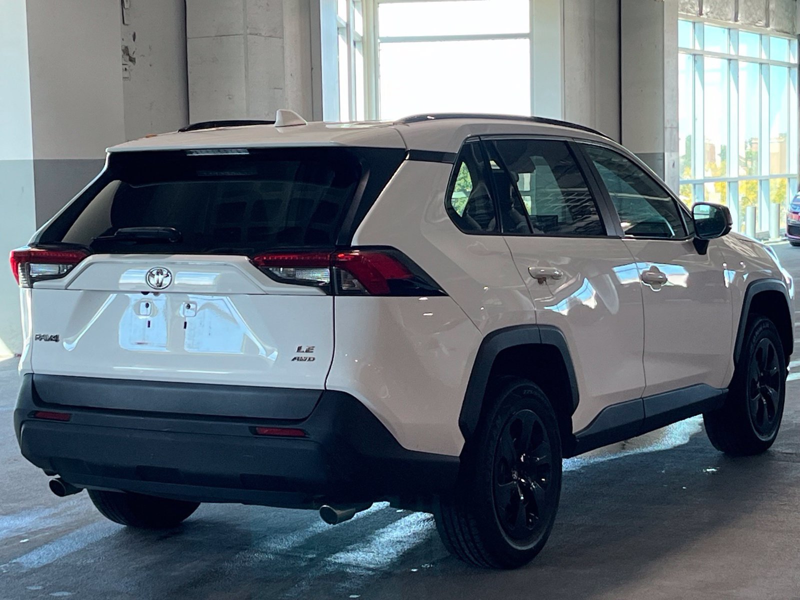 Used 2021 Toyota RAV4 LE AWD/4WD image 11