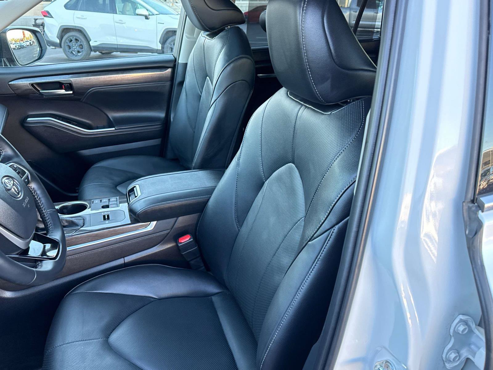 Used 2026 Toyota Highlander Limited AWD/4WD image 12