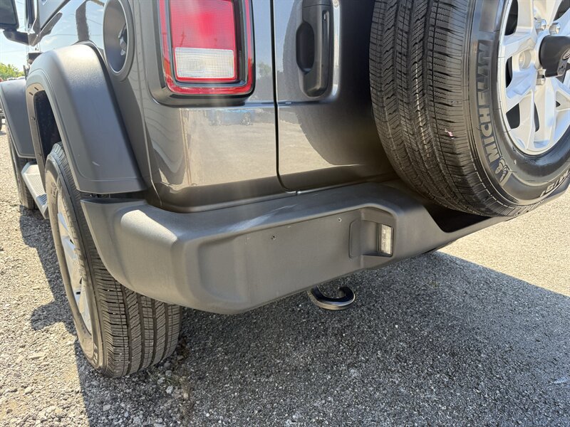 Used 2023 Jeep Wrangler Sport AWD/4WD image 10