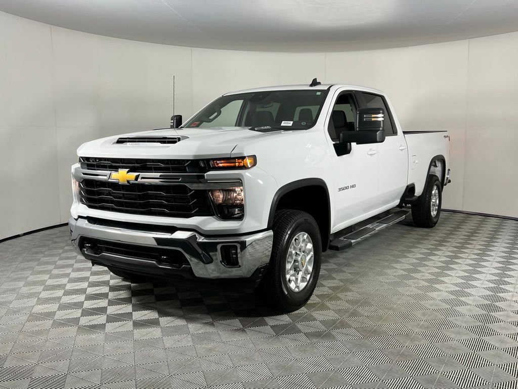 Used 2025 Chevrolet Silverado 3500 LT w/ Convenience Package image 3