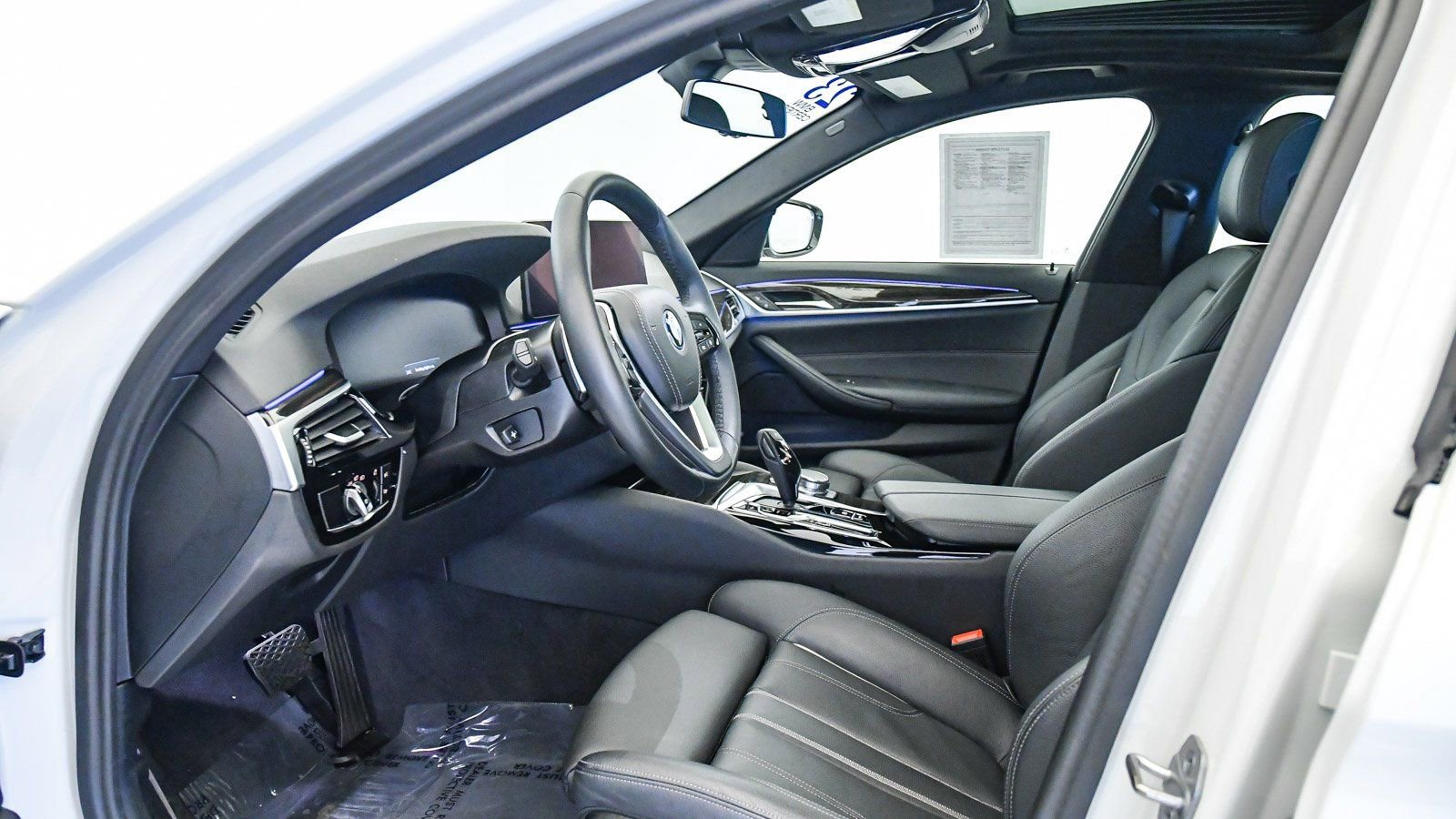 Certified 2023 BMW 530e w/ Convenience Package image 17