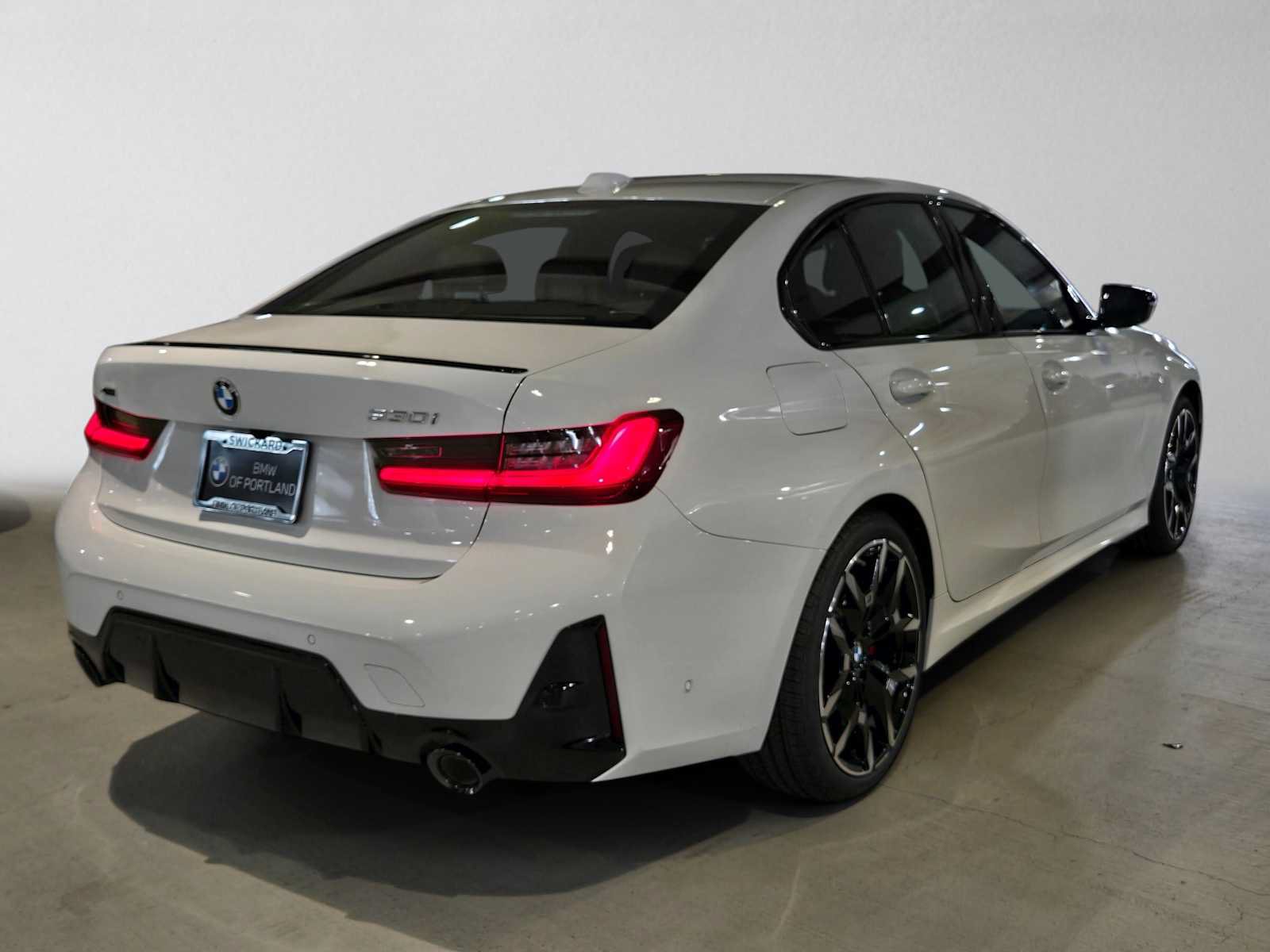 New 2026 BMW 330i xDrive Sedan AWD/4WD image 3