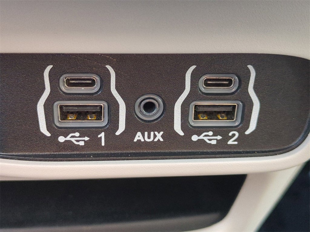 Used 2024 Chrysler Pacifica Touring-L image 24