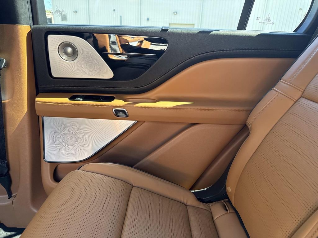 Certified 2024 Lincoln Aviator Black Label AWD/4WD image 15