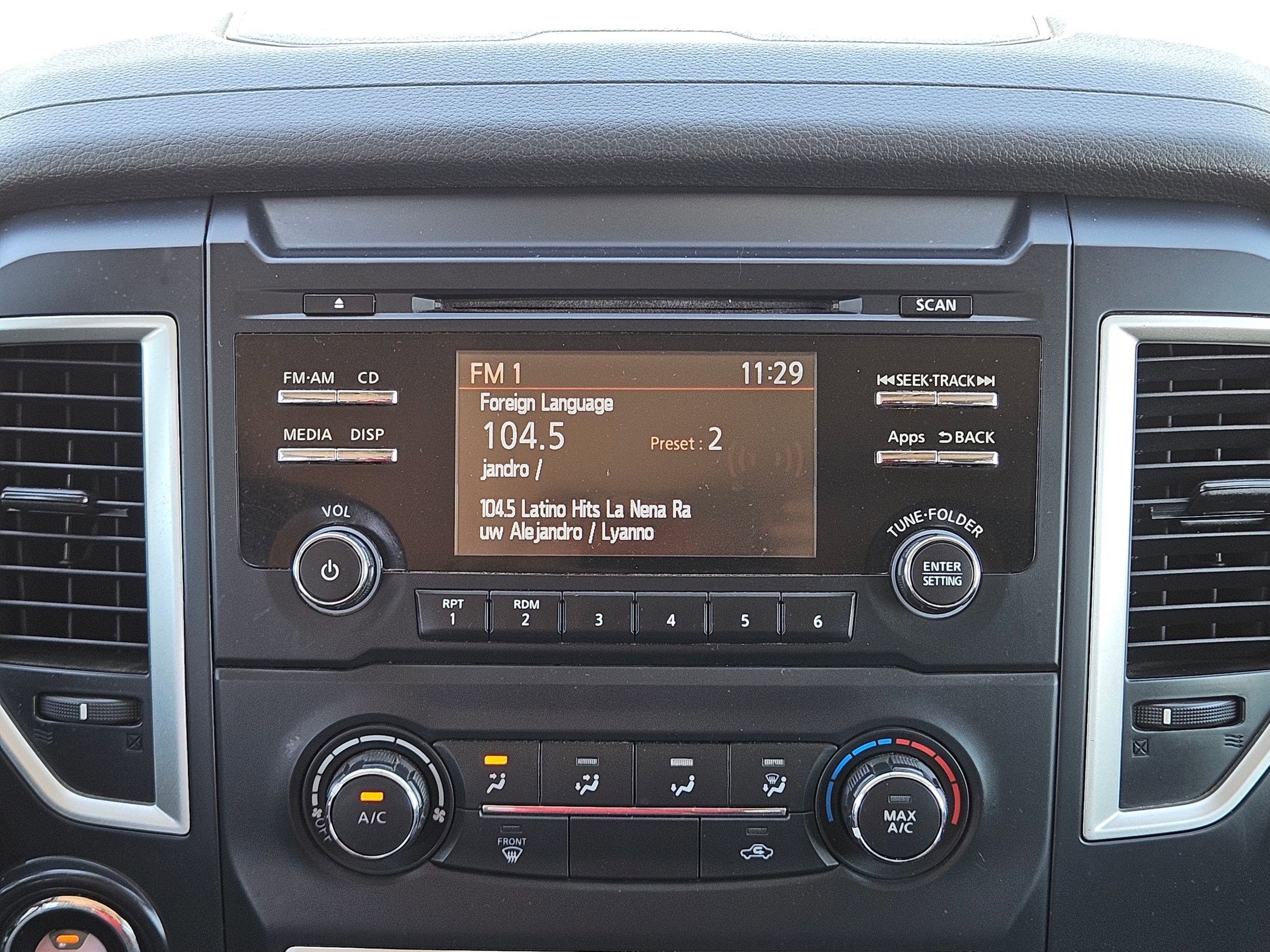 Used 2017 Nissan Titan S image 17