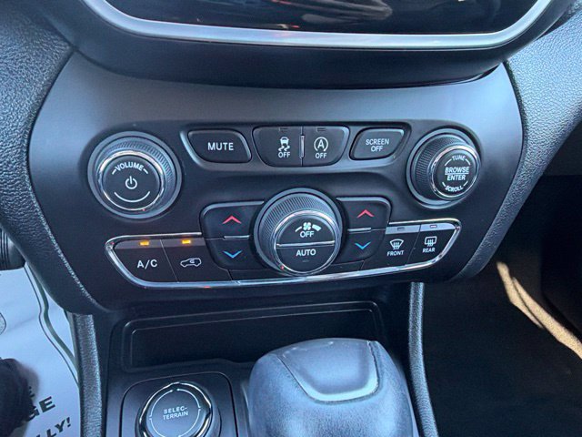 Used 2019 Jeep Cherokee Limited AWD/4WD image 25