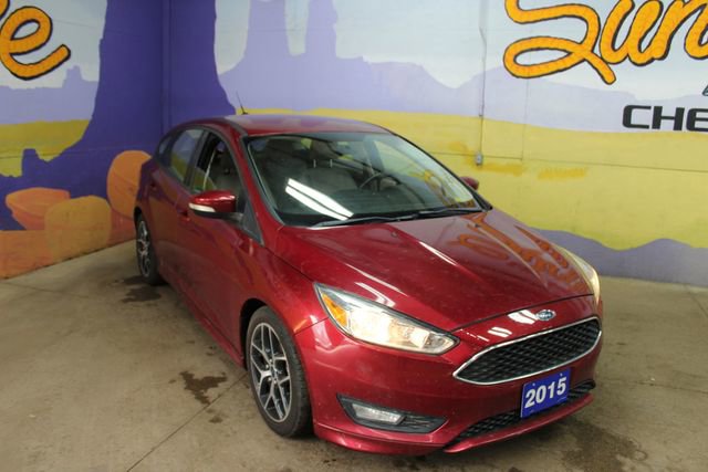 Used 2015 Ford Focus SE w/ SE Sport Package FWD image 2