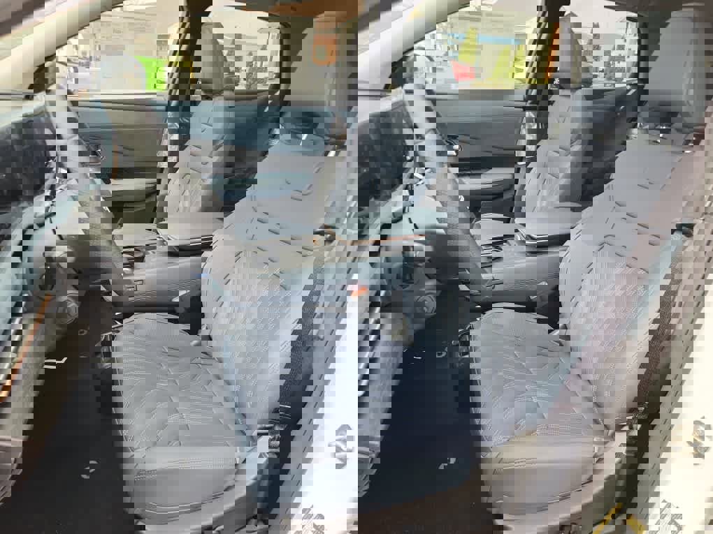 New 2025 Nissan Ariya Platinum image 11