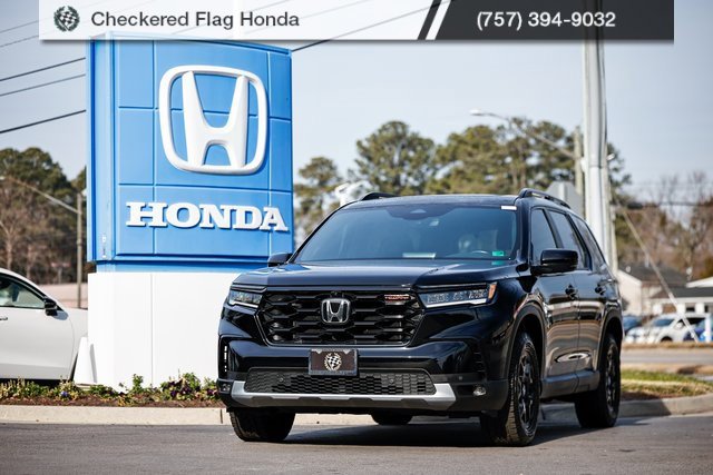 Used 2025 Honda Pilot TrailSport image 1