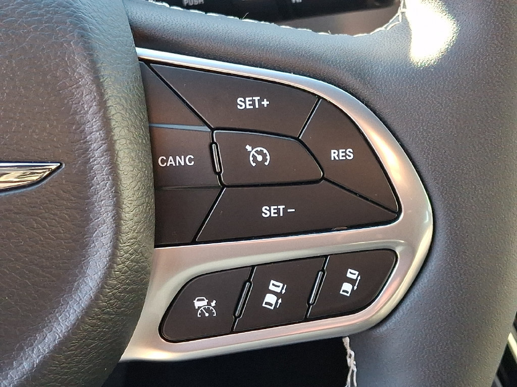 Certified 2026 Chrysler Pacifica Select FWD image 27