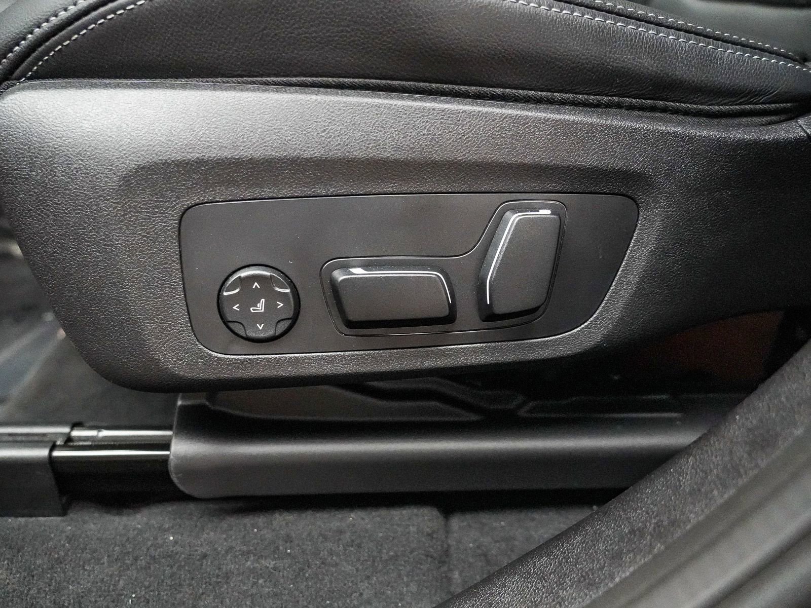 Used 2025 BMW X4 xDrive30i image 23