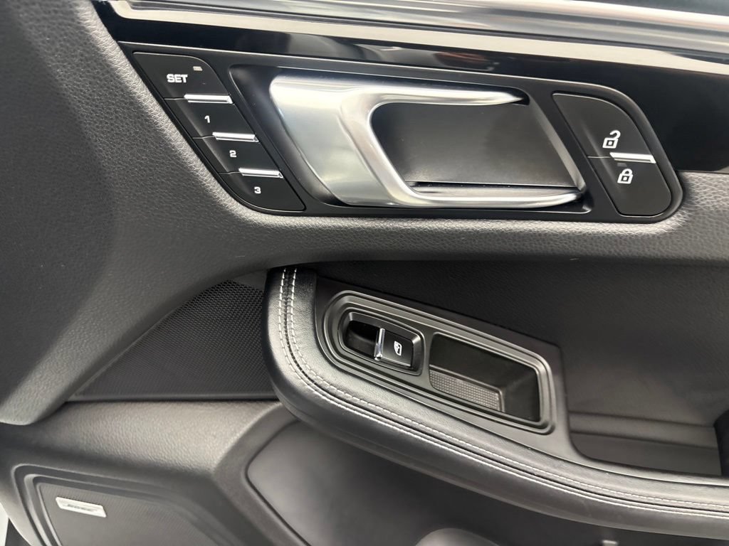 Certified 2024 Porsche Macan S AWD/4WD image 24