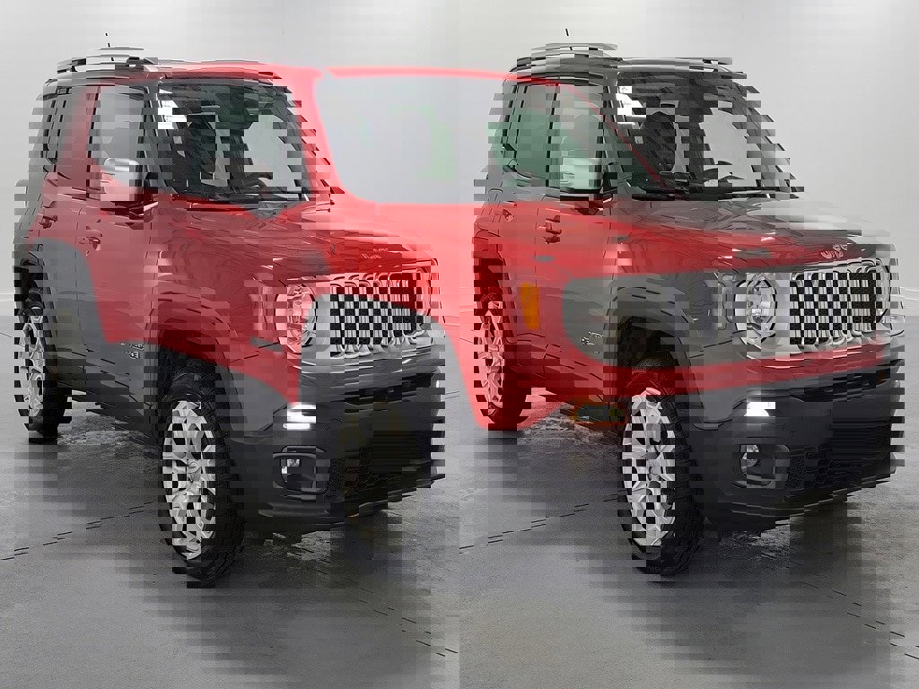 Used 2016 Jeep Renegade Limited image 2