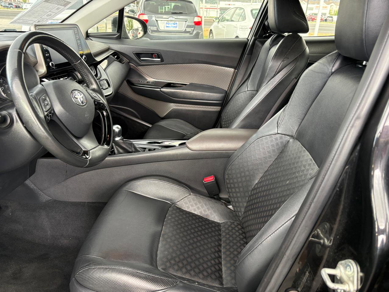 Used 2021 Toyota C-HR Limited FWD image 11