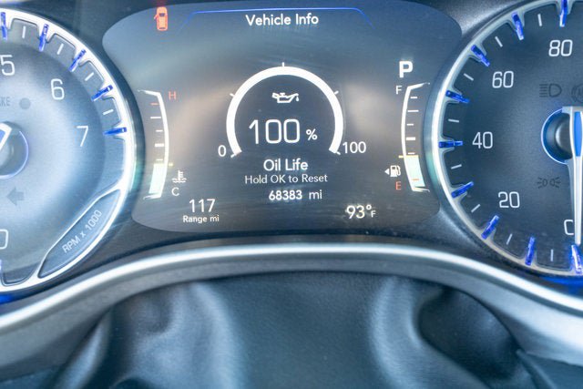 Used 2023 Chrysler Pacifica Touring-L FWD image 10