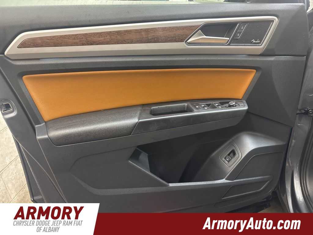 Used 2018 Volkswagen Atlas SEL Premium image 7