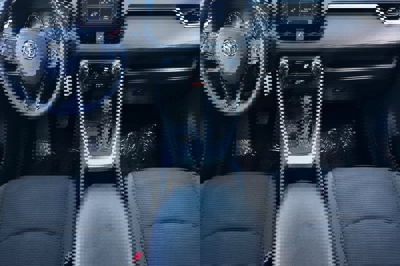 Used 2022 Toyota RAV4 LE image 4